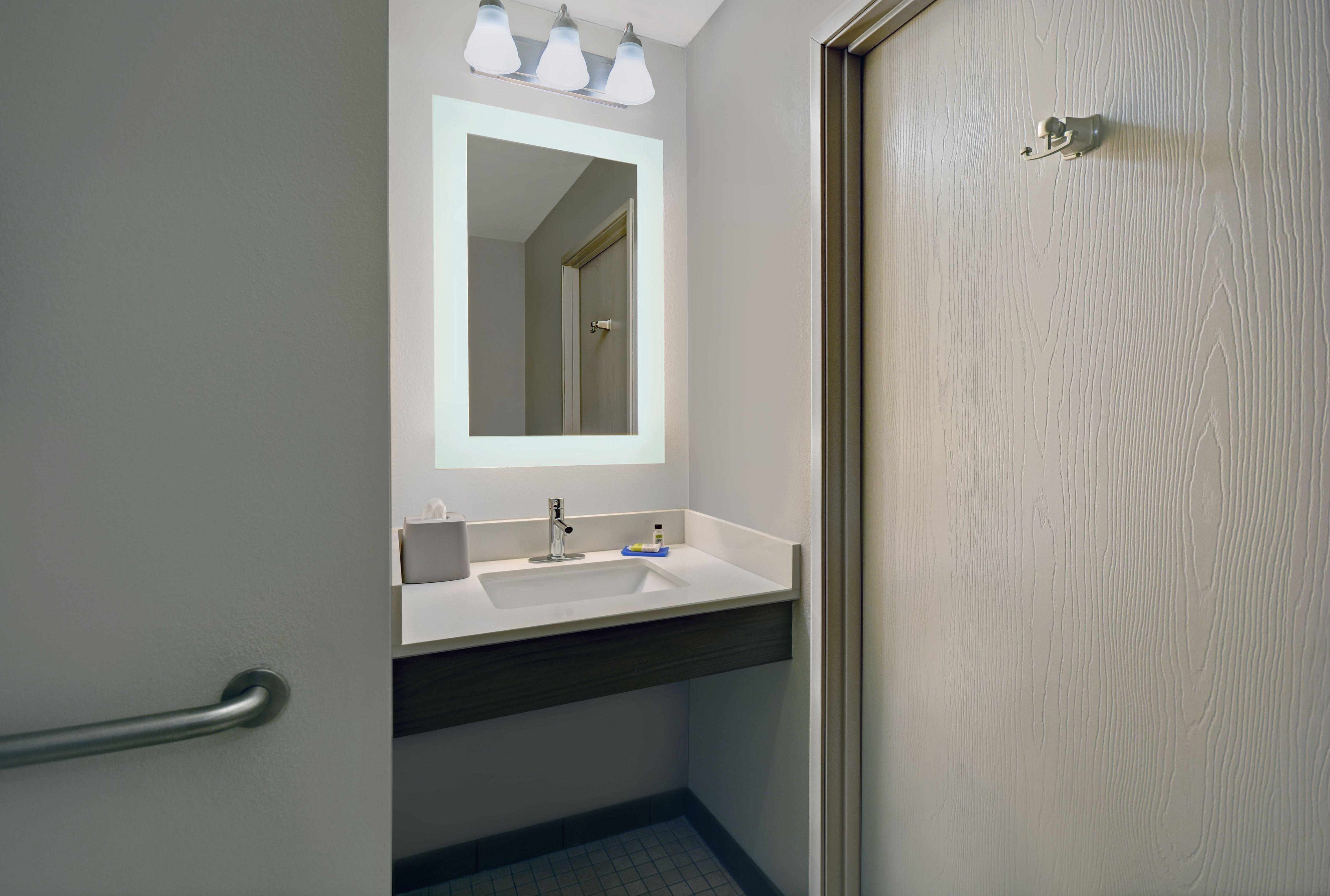 Holiday Inn Express Adrian By Ihg Exterior foto